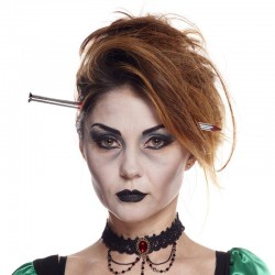 Clou sanglant dans la tête...